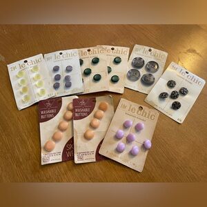 Le Chic Buttons 50 Buttons On 9 Origional Cards